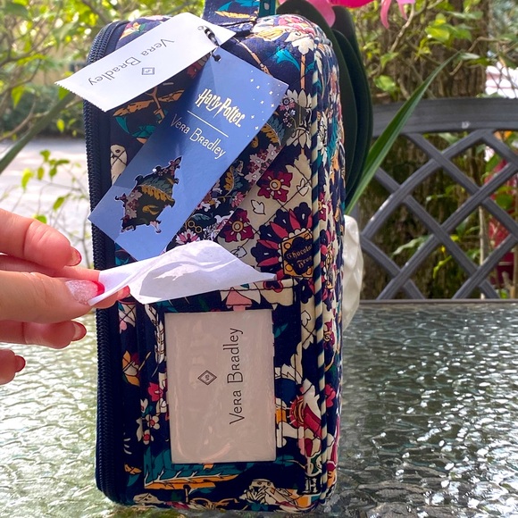 Vera Bradley Harry Potter Home To Hogwarts Quilted Zippered Lunchbox - Picture 11 of 16